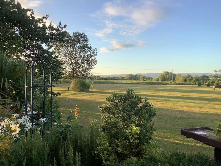 Cotswold Edge Guest Suite With Broadway Hill View Badsey Екстериор снимка